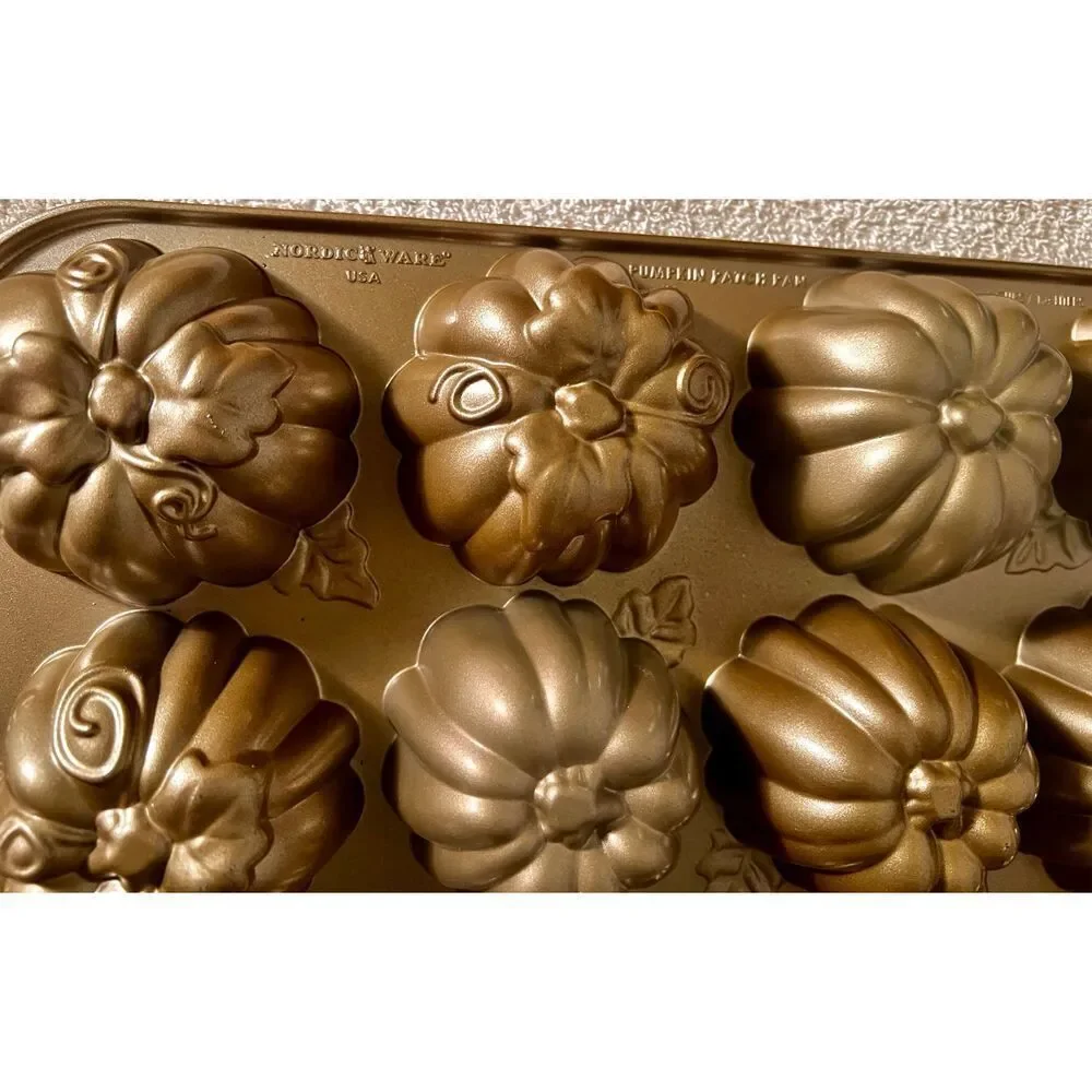 Nordic Ware Williams Sonoma Pumpkin Patch Mini Bundt Pan Muffin Cake Pan